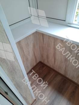 Холодное остекление и отделка П-образного балкона